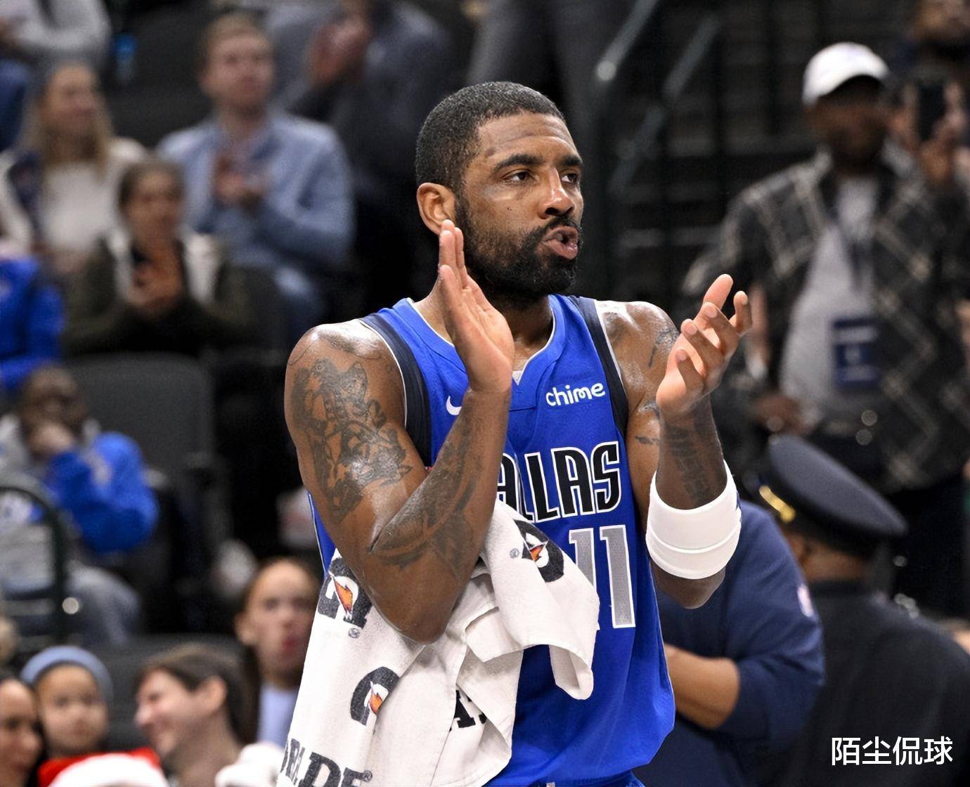 关于达拉斯独行侠训练开放日，窗口期官宣签约引欢呼，NBA季后赛在即，赛程密集仍需轮换的信息