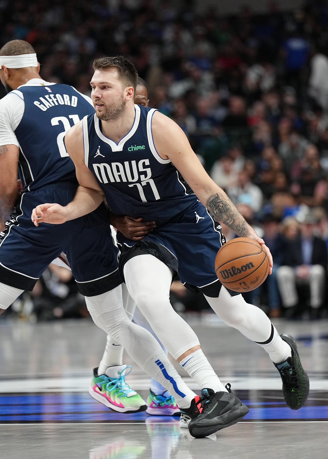 关于达拉斯独行侠训练开放日，窗口期官宣签约引欢呼，NBA季后赛在即，赛程密集仍需轮换的信息