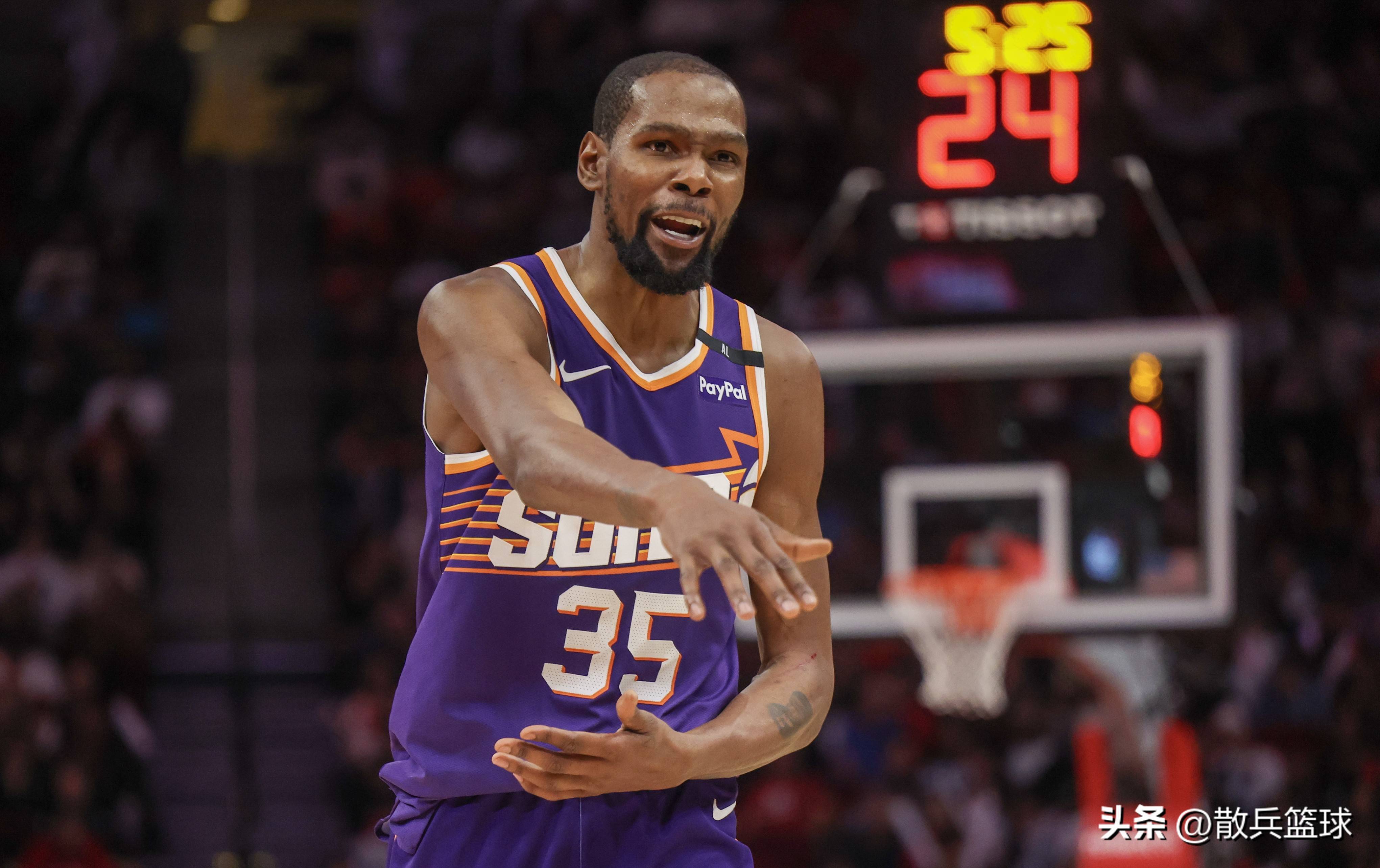 星空体育-关于杜兰特回归赛场，爆冷首场状态亮眼，公牛观众沸腾！的信息