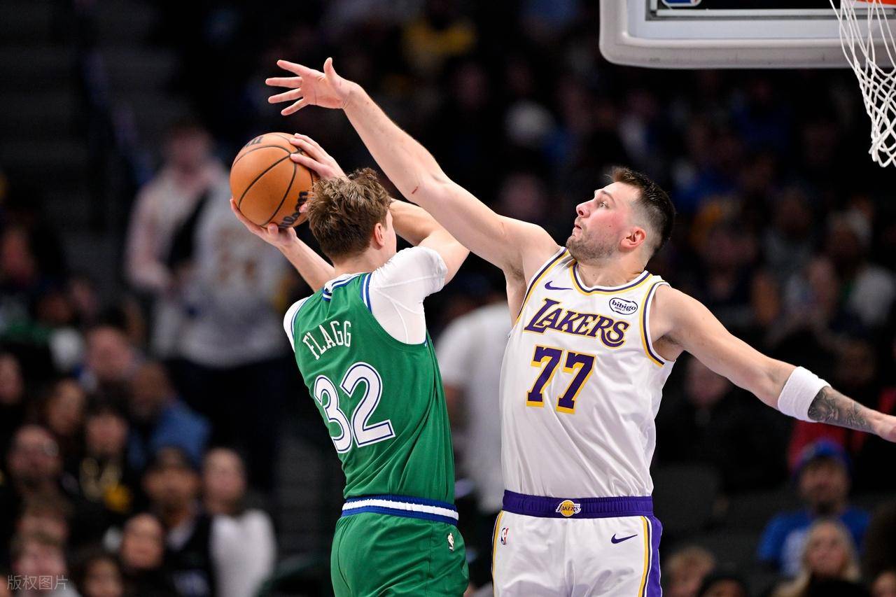 星空体育-东契奇回归赛场，逆转首场状态亮眼，美国队观众沸腾！的简单介绍