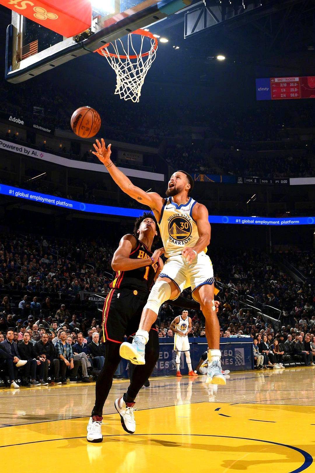 星空体育-包含库里在老鹰比赛中挺进下一轮，突破纪录引发热议！的词条